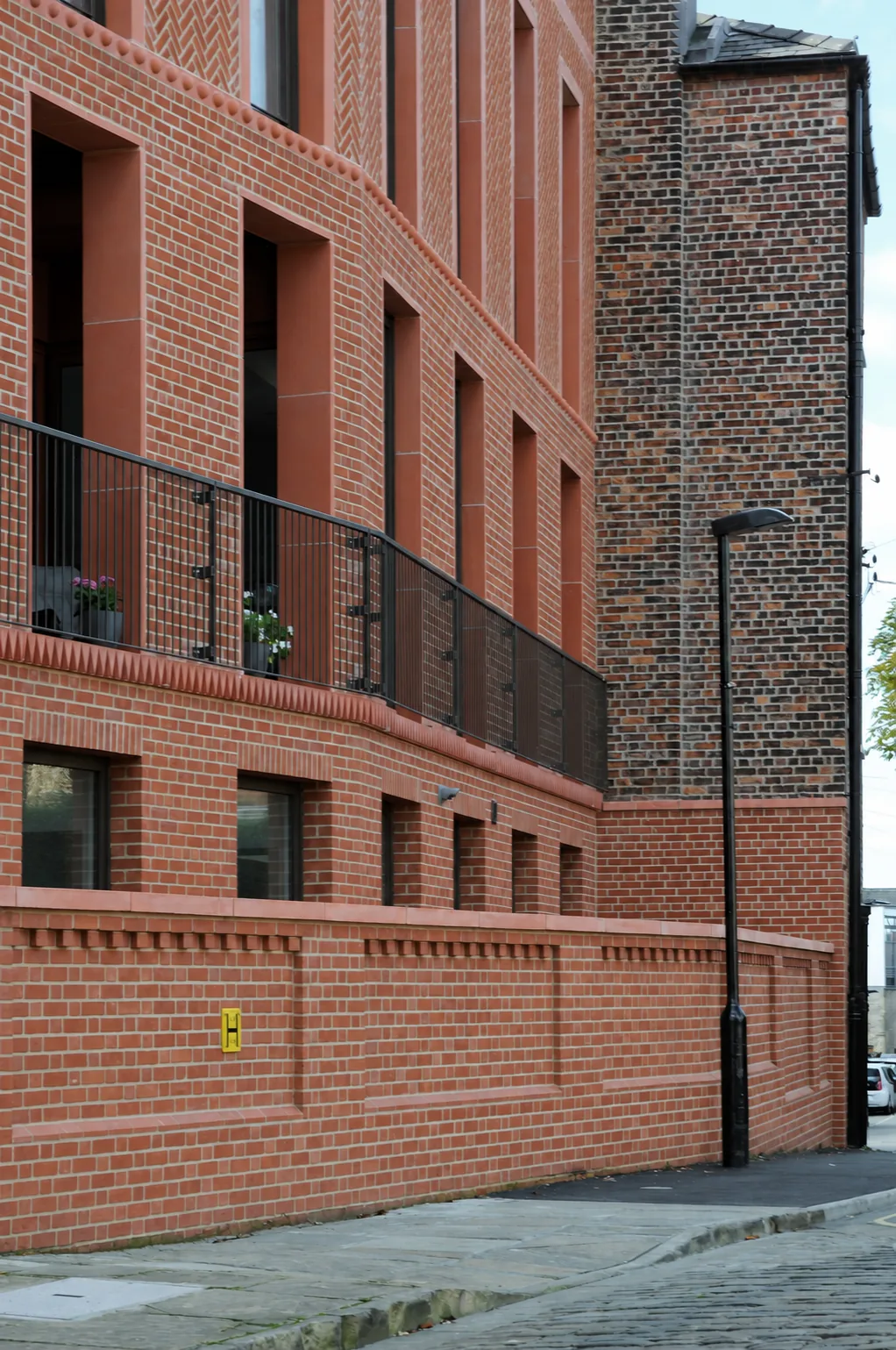 Bailgate Court &mdash; the new terrace meeting the old gable on the corner